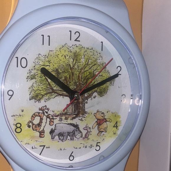 Disney Winnie-the-Pooh Wall Clock - Picture 6 of 7